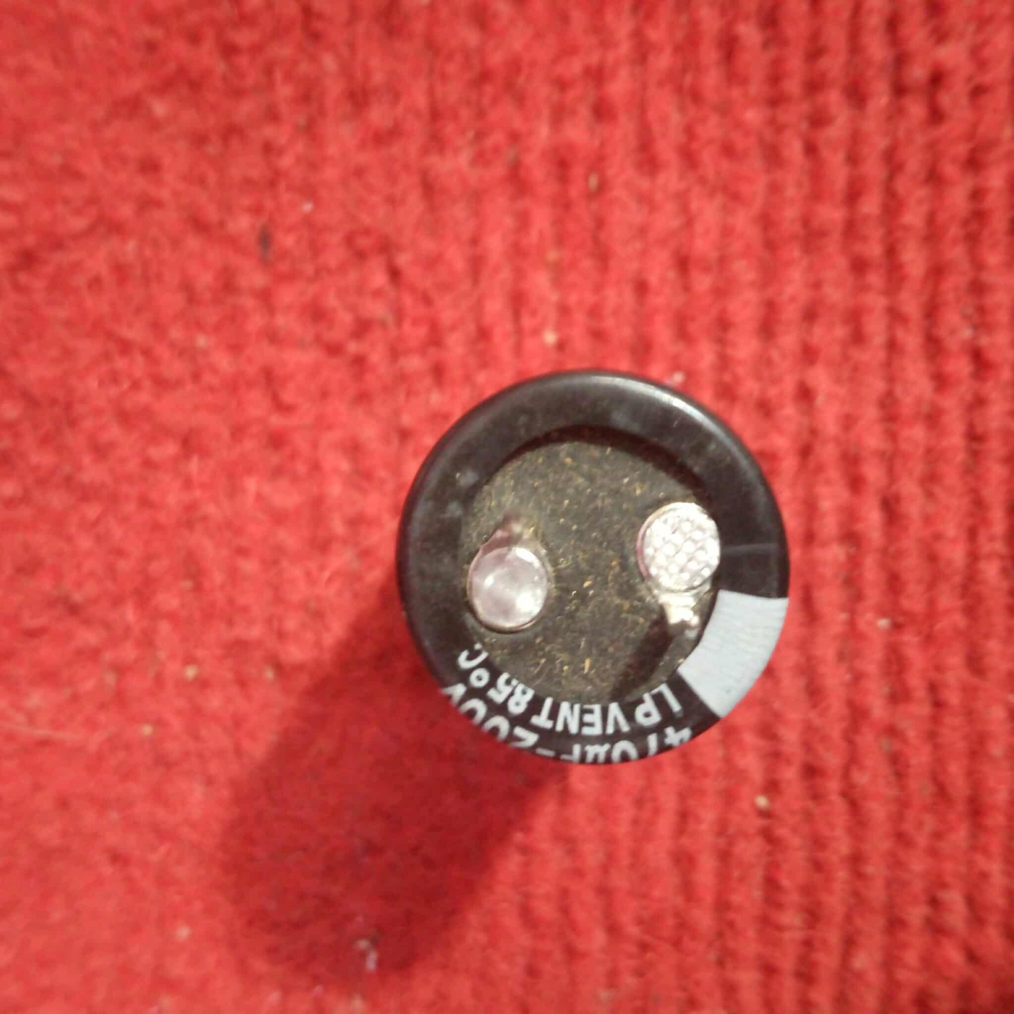 Picture of Electrolytic Capacitor 470uF 200V Radial Polarized Aluminum Electrolytic Capacitor