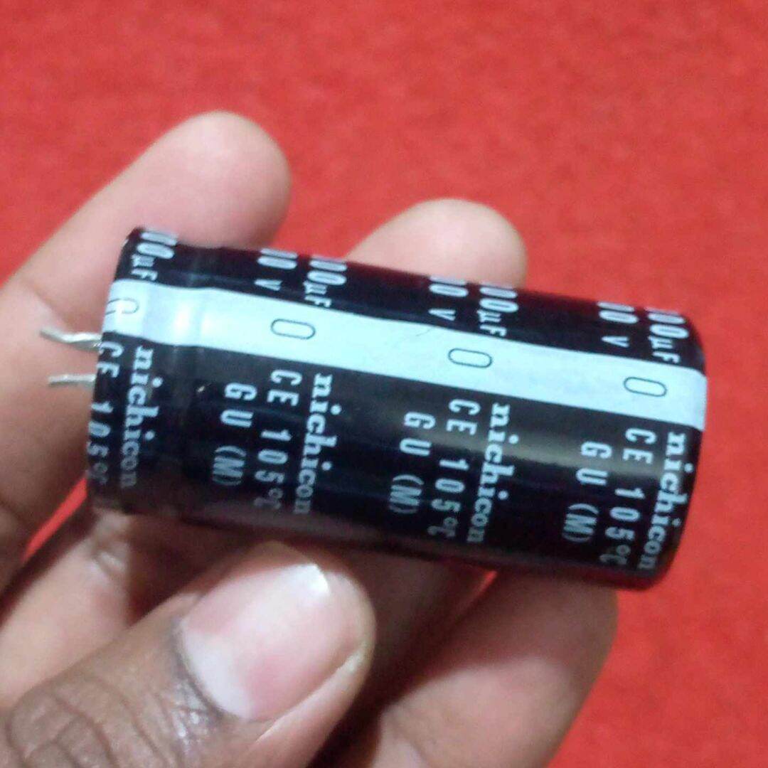 Picture of Electrolytic Capacitor 3300uF 100V Radial Polarized Aluminum Electrolytic Capacitor