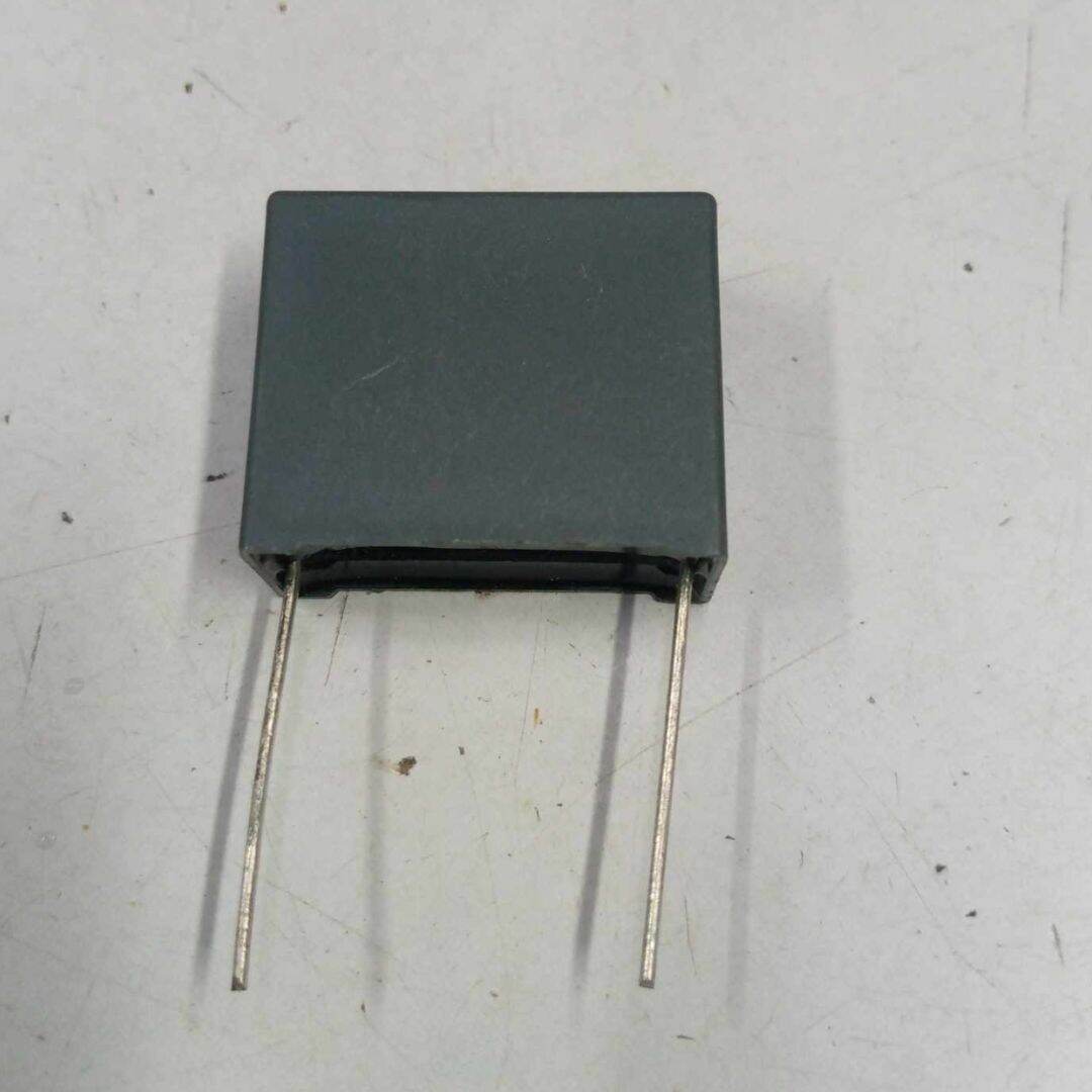 Picture of 5Pcs- BOX Type 1uF 105K 275VAC Capacitor 105K 275V Polypropylene Metal Film Capacitor Axial Film Molded Capacitors 2 Pin Leads