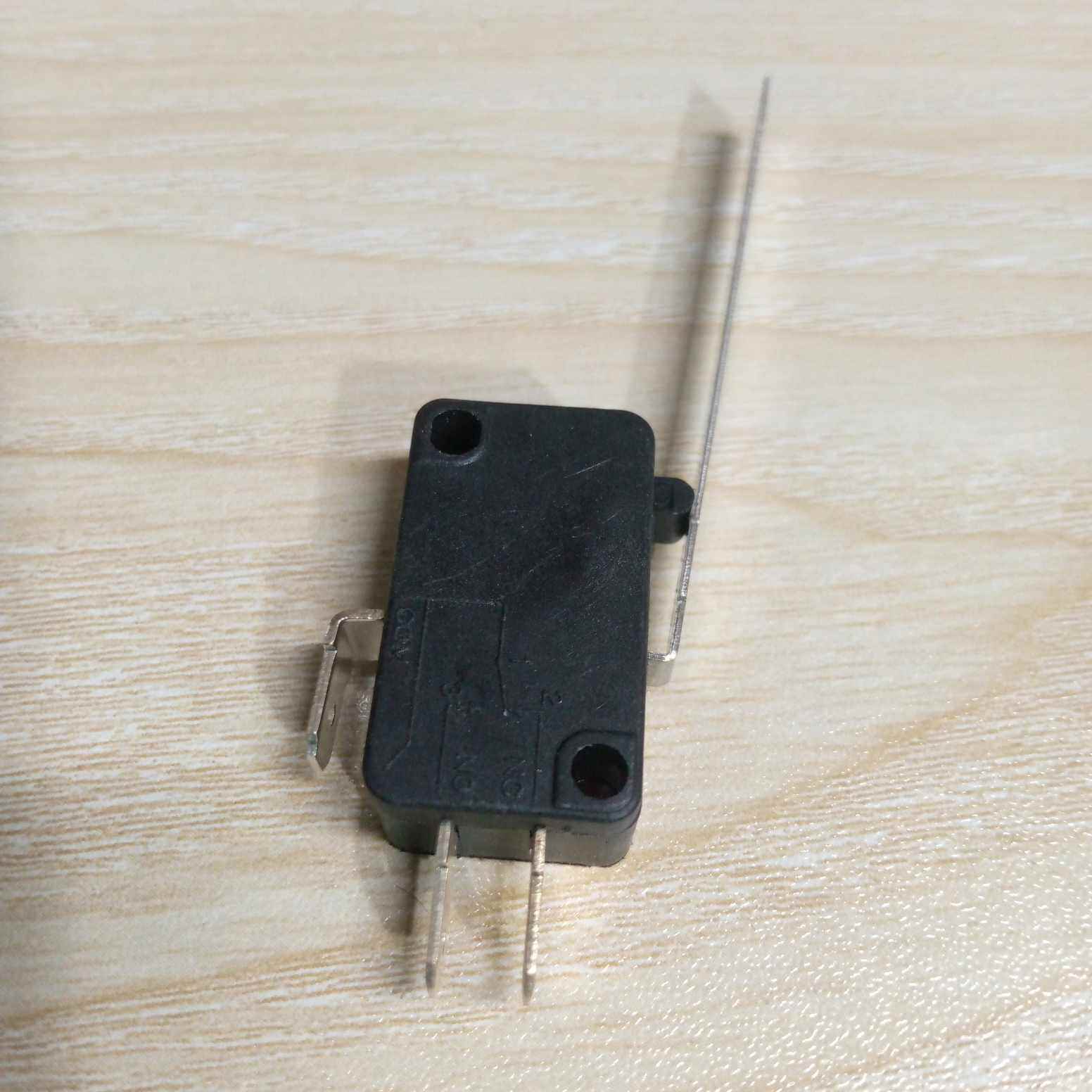 Picture of 50mm HANDLE Limit Switch 16A 250VAC SPDT 3 Pin 50mm Long Straight Hinge Lever Switches