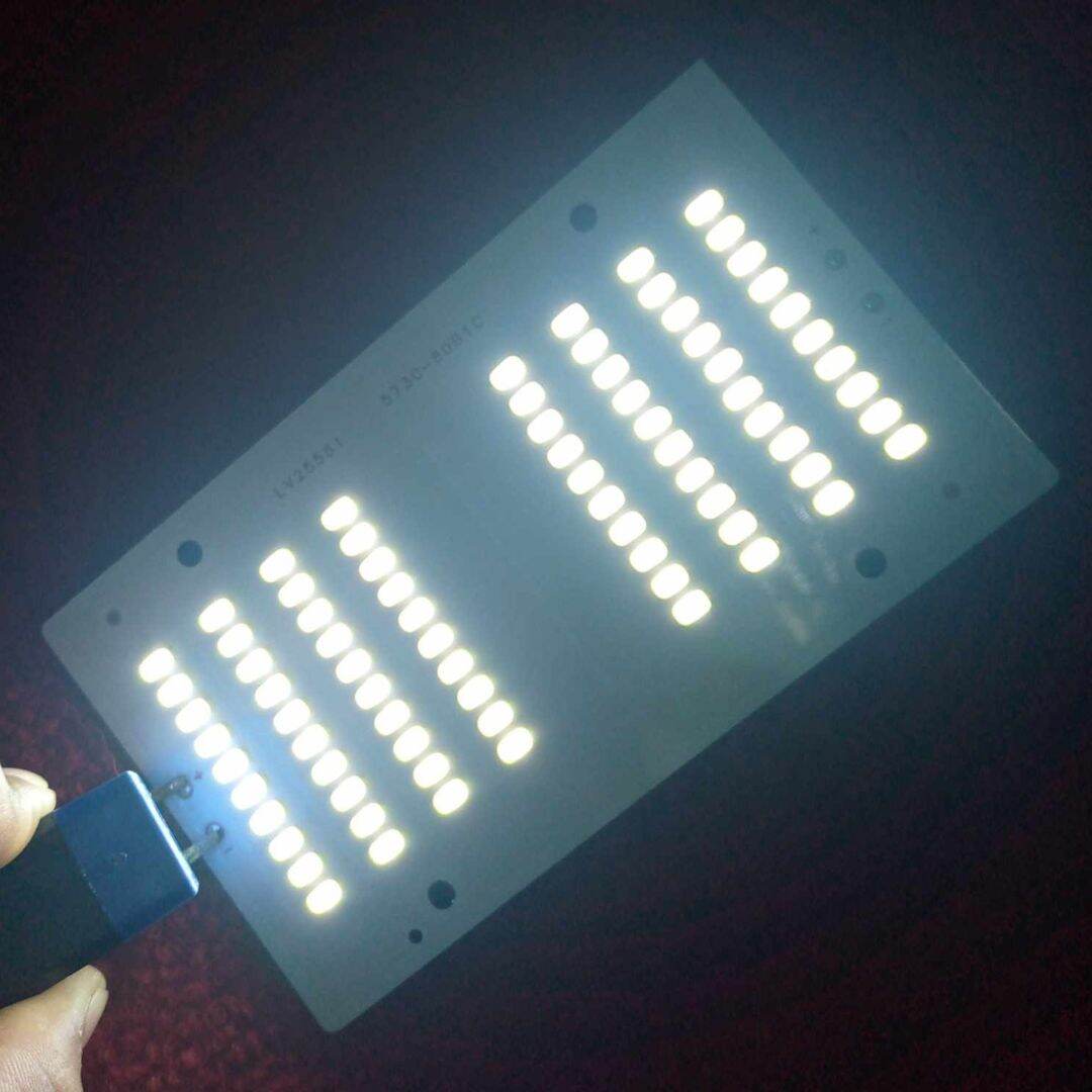 Picture of 4V 40W WHITE Color 3.7V 4V 40Watt LV25581 LED Light Bulbs 130x75mm 80Pcs SMD LED White