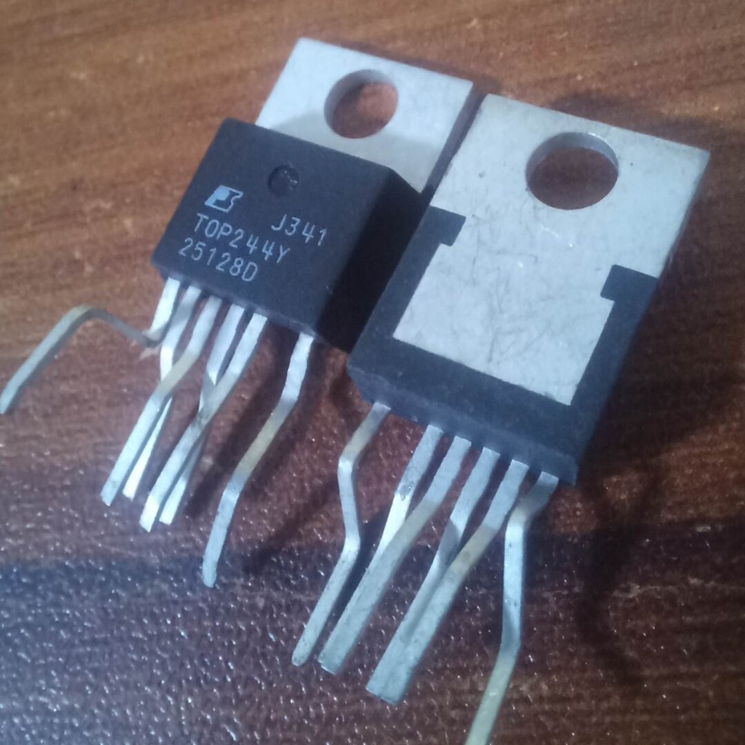 Picture of TOP244 TOP244YN TOP244Y TO-220-6 IC 6 Pin 265VAC 45W AC/DC Converters Power Integrated Controller IC 6Pin Leads - Minimalistic Sophistication