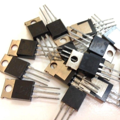 Picture of 10Pcs- BT136 Transistor BT136-600D BT136 600E TRIAC 4A 600V 3 Pin Leads TO-220 Package BT136 TRIAC IC