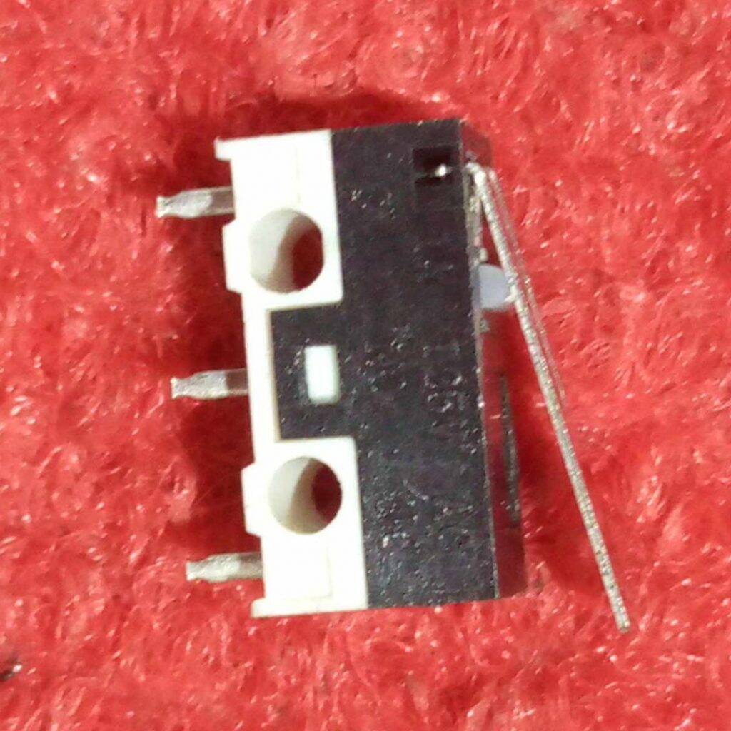 Picture of 20PCS - 1A Limit Switch 3 Pin 1A 125VAC SPDT 3 Pin 13mm Long Straight Hinge Lever Arm Switch Micro Limit Switch