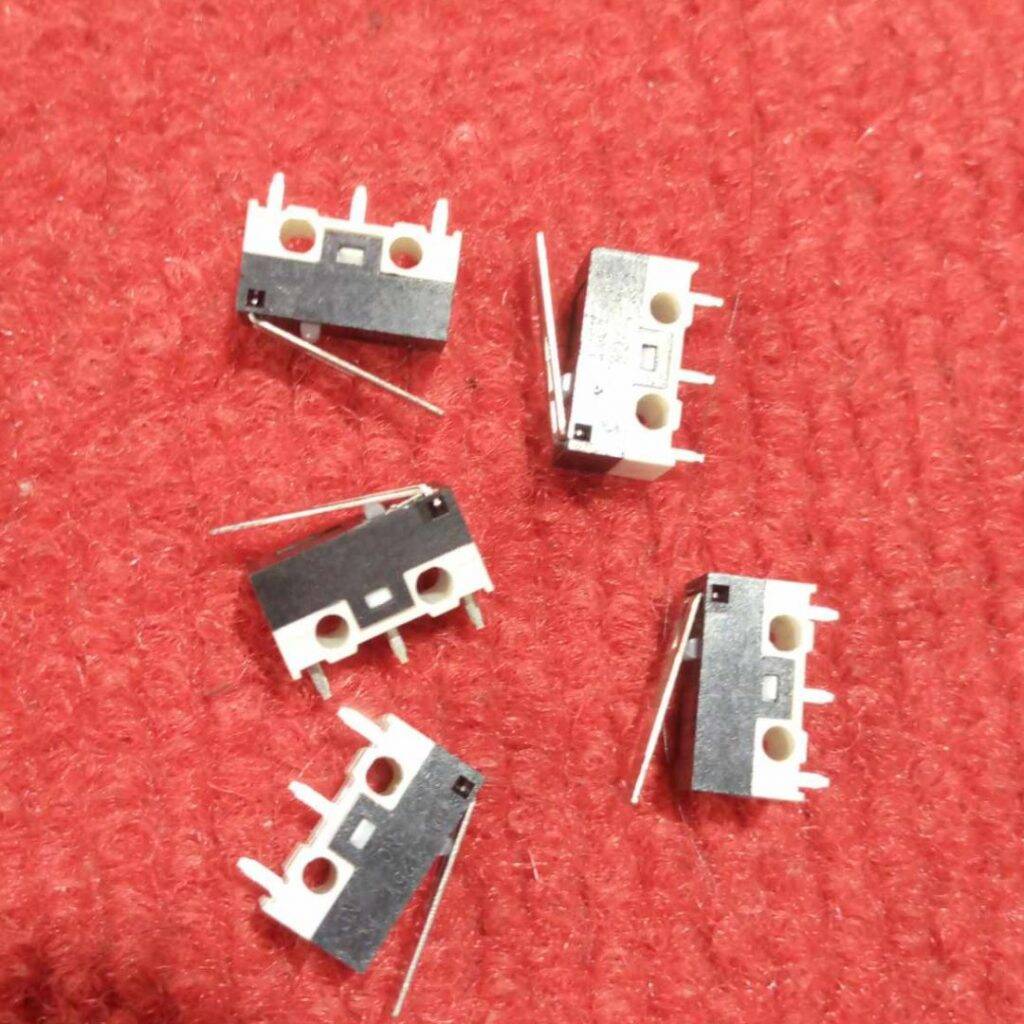Picture of 20PCS - 1A Limit Switch 3 Pin 1A 125VAC SPDT 3 Pin 13mm Long Straight Hinge Lever Arm Switch Micro Limit Switch