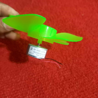 Picture of 4 Blade Fan With 310 Small Micro Motor 310 DC 3.7V 4V 1000RPM For Toy DC mini Handle Portable   Fan