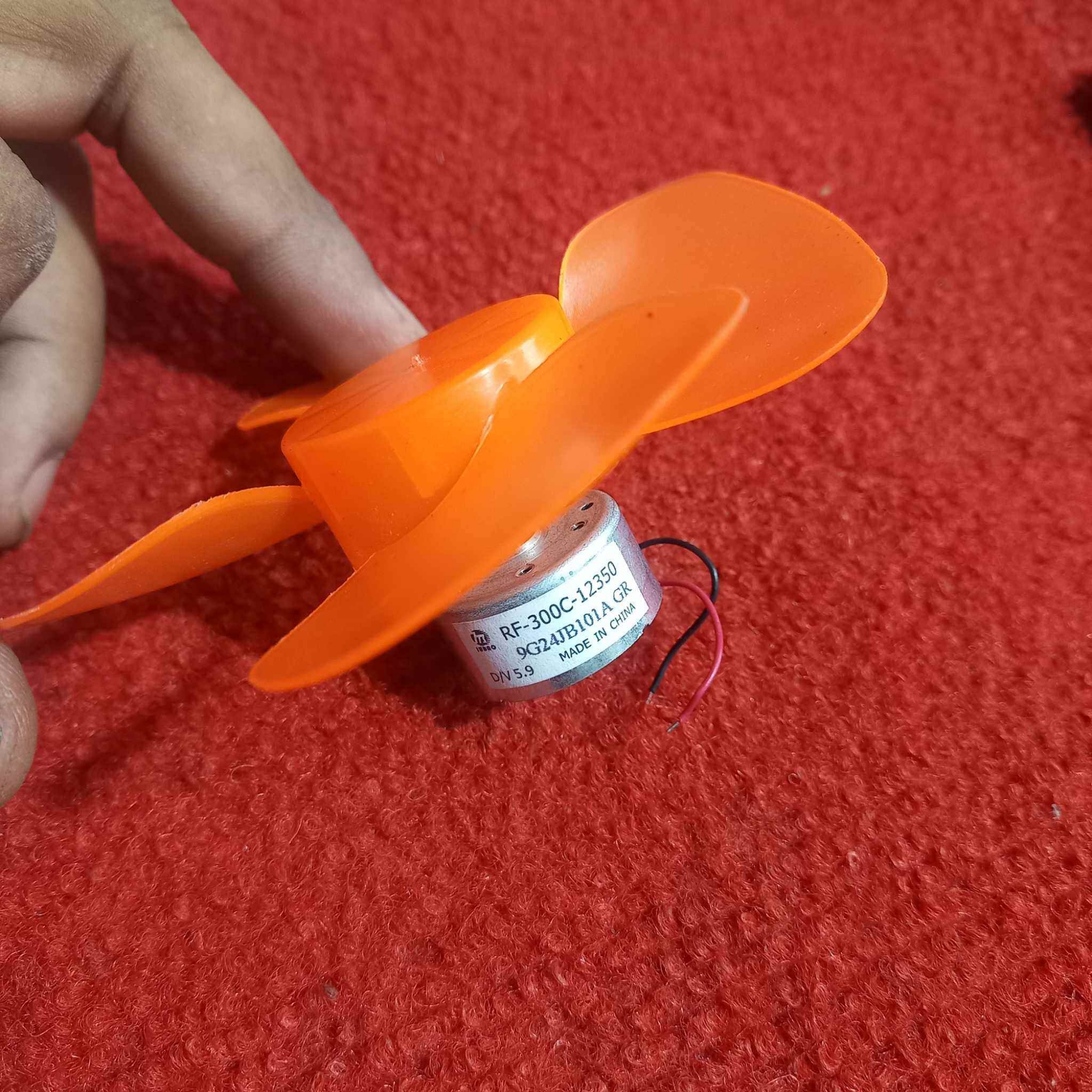 Picture of 4 Blade Fan With 310 Small Micro Motor 310 DC 3.7V 4V 1000RPM For Toy DC mini Handle Portable   Fan