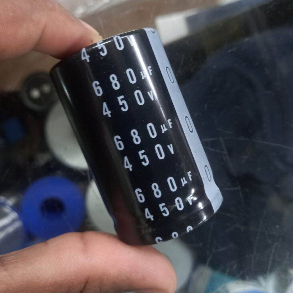 Picture of 680uF 450V Capacitor RADIAL Electrolytic Capacitor 680uF Capacitor 450V 680uF Radial Polarized Aluminum 2 Pin Leads Electrolytic Capacitors For Welding Machine