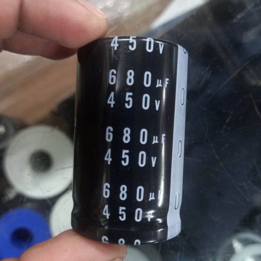 Picture of 680uF 450V Capacitor RADIAL Electrolytic Capacitor 680uF Capacitor 450V 680uF Radial Polarized Aluminum 2 Pin Leads Electrolytic Capacitors For Welding Machine