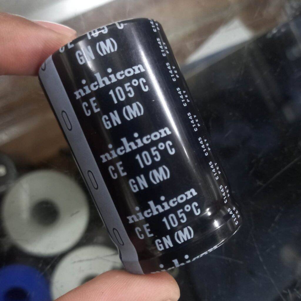 Picture of 680uF 450V Capacitor RADIAL Electrolytic Capacitor 680uF Capacitor 450V 680uF Radial Polarized Aluminum 2 Pin Leads Electrolytic Capacitors For Welding Machine