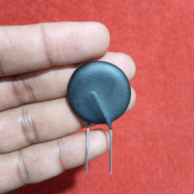 Picture of BLACK NTC 10D-25 25mm Leaded Epoxy Coated Thermistor Temperature Sensor NTC 10 Ohm Thermal Resistor 10 Ohm Thermistor 2 Pin Leads 10 Ohm NTC 10 Ohm Temperature Sensor