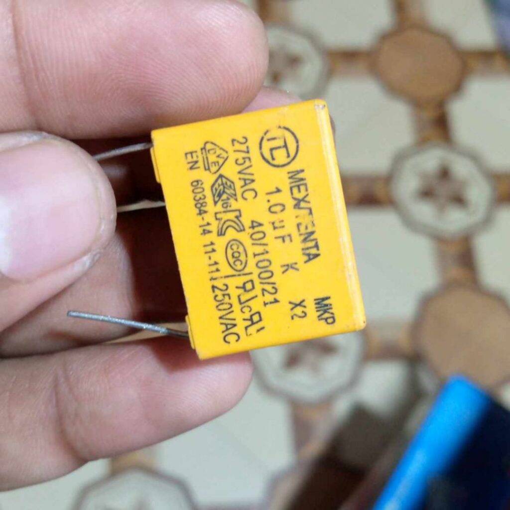 Picture of 3Pcs - YELLOW BOX TYPE 1uf Capacitor 1000nF 275VAC Electric Power Polypropylene Metal Film Box Capacitor Axial Film Molded 1000nF 275VAC Capacitors 2 Pin Leads Connections Leg