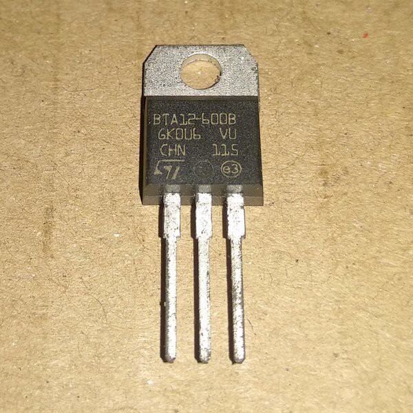 Picture of A Class BTA12 TRIAC BTA12-600B 600V 12A TRIAC Thyristor IC TO-220 Package Industrial BTA12 Thyristor IC 3 Pin Leads Thyristor IC