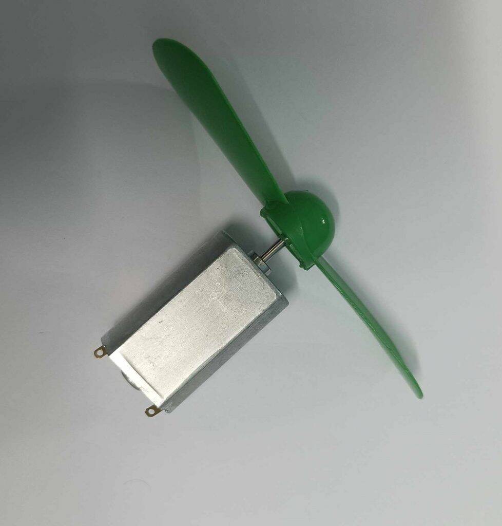 Picture of 2 Blade Fan With 180 Motor 3.7V Motor 180 DC Motor Strong Magnetic Motor Mini Fans 3.7V DC Motor 180 Motor Propeller 180 Motor Fan For Mini Fans Making Purpose 180 Motor With Fan