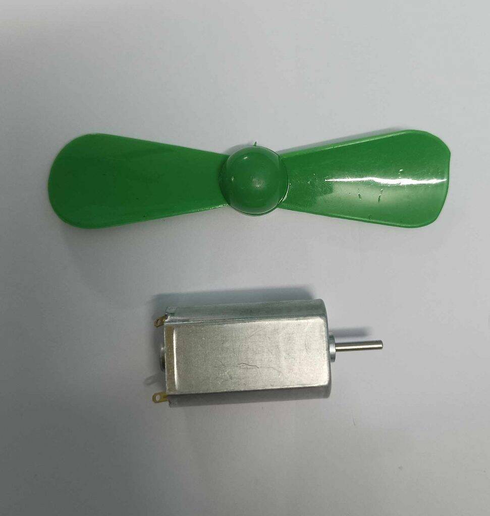 Picture of 2 Blade Fan With 180 Motor 3.7V Motor 180 DC Motor Strong Magnetic Motor Mini Fans 3.7V DC Motor 180 Motor Propeller 180 Motor Fan For Mini Fans Making Purpose 180 Motor With Fan