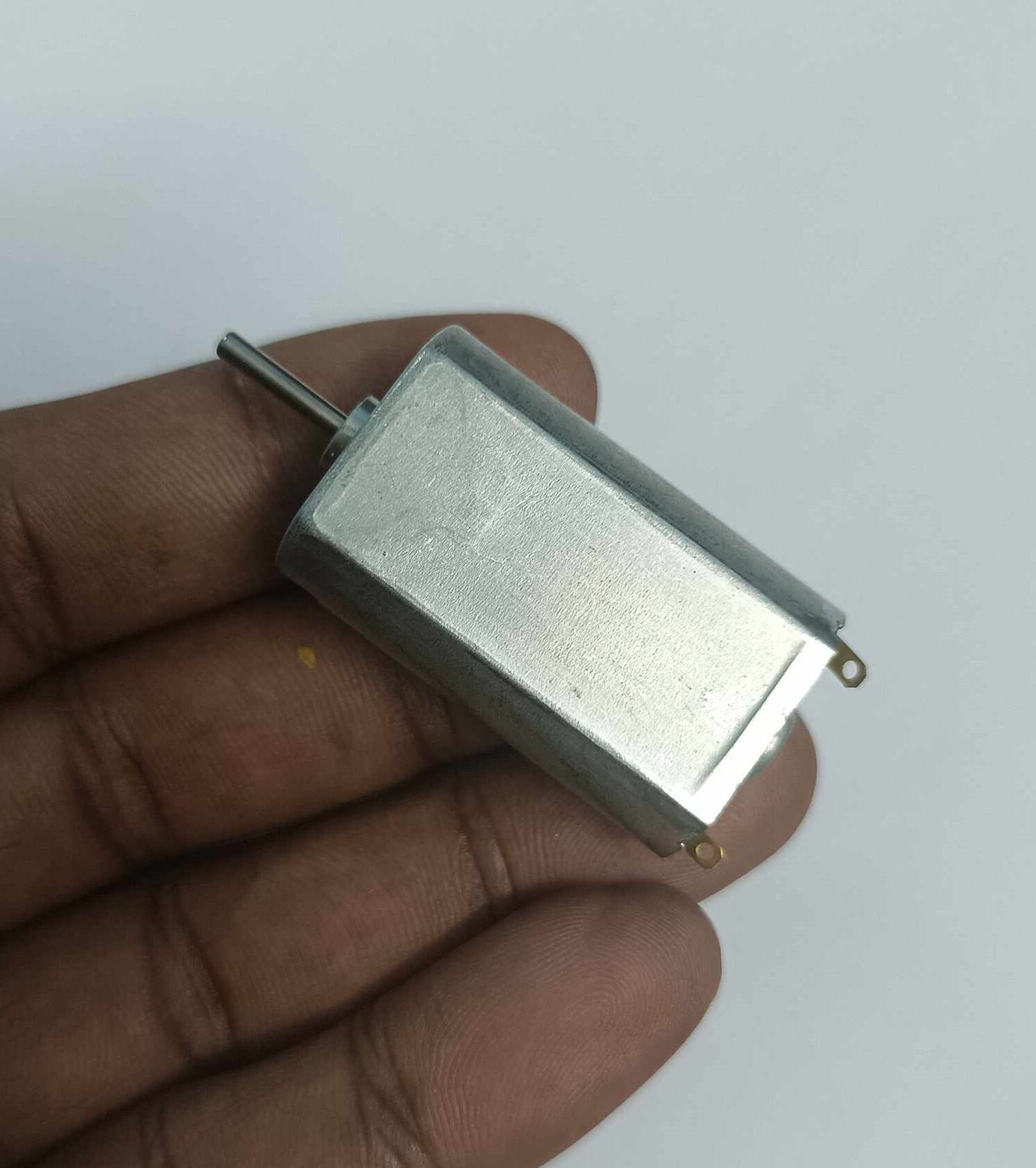 Picture of 180 Motor 3.7V Motor 180 DC Motor Strong Magnetic Motor 3.7V DC Motor For Boat Mini Fans Mini Drill MAchine Making Purpose DC Motor 180 Mini Fans