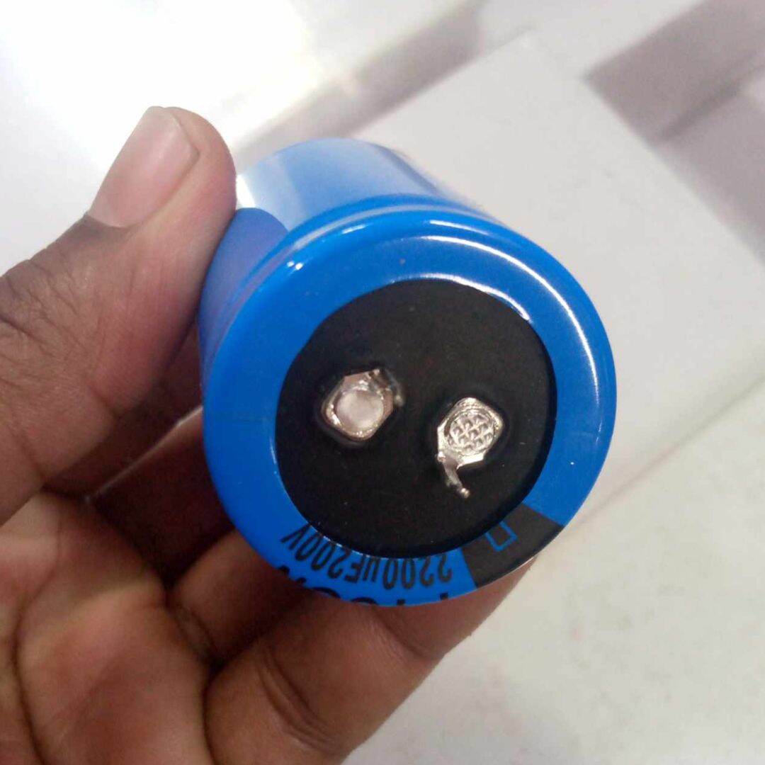 Picture of 2200uF 200V Capacitor RADIAL Electrolytic Capacitor