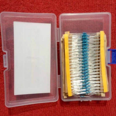 Picture of 600Pcs combo Tolerance 1% 1M 1K, 47K, 470K, 10K, 20K, 22OHM  30 Values Resistor Carbon Film Resistor 1/4W Resistance 0.25 Watt Fixed Resistors 2 Pin Leads With Storage Box