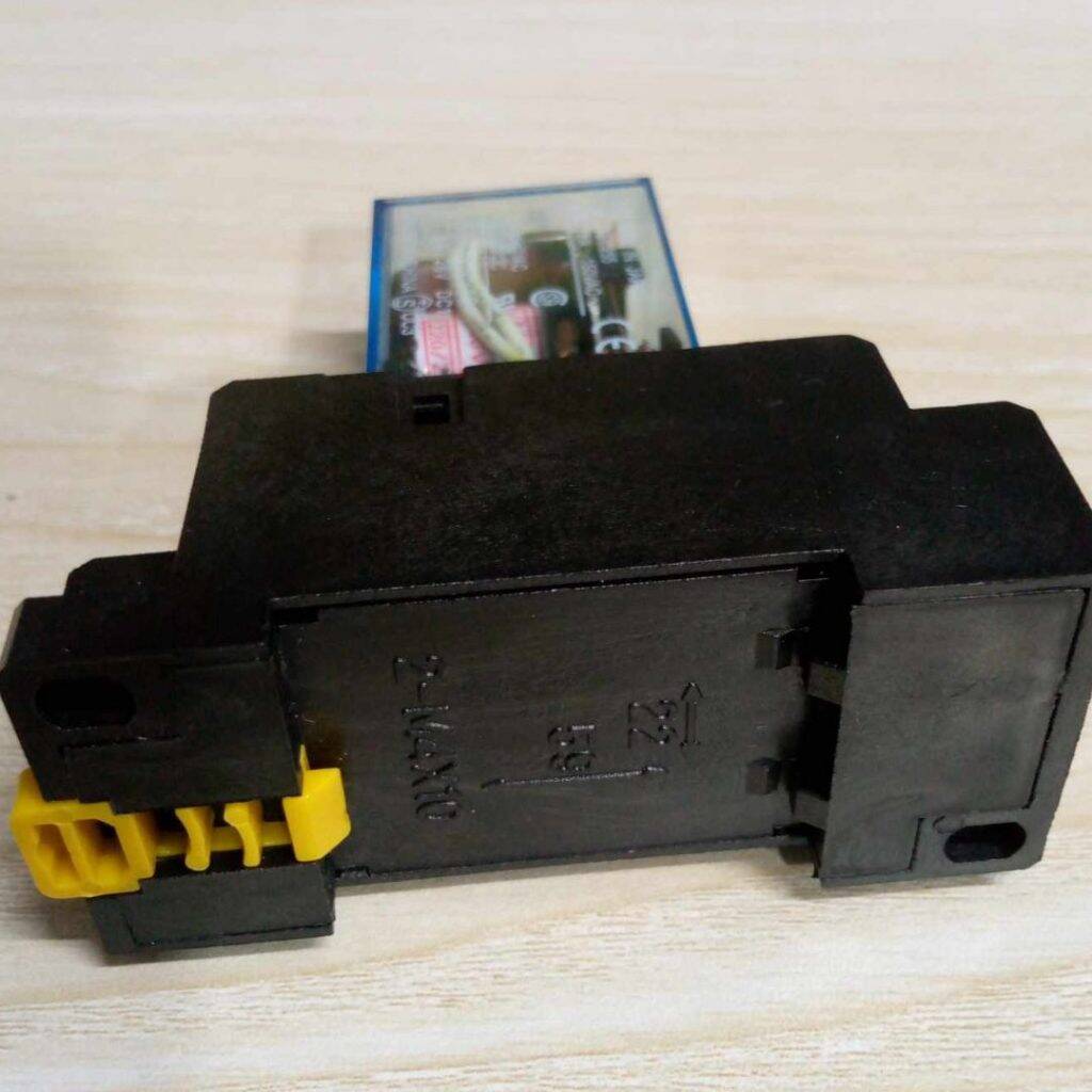 Picture of AC 220V 14-Pin Electromagnetic Relay with PTF14A Socket