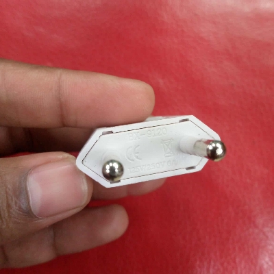 Picture of EU 2-Pin Plug To 2-Pin Socket Converter 250V 6A