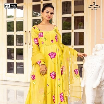 Picture of Cotton with screen print readymade 2 pics gown A3