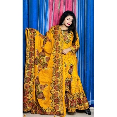 Picture of Readymade  Stylish And Comfortable Made By Lilen  Fabric Ghararah Three Piece For Women