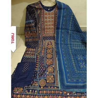 Picture of New Collection Readymade Stylish And Comfortable Made By Reon Fevric Butics Three Piece For Girls