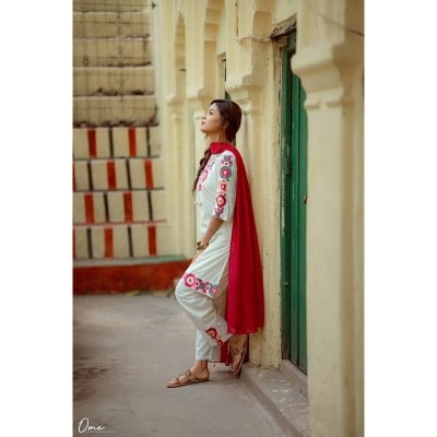 Picture of New Arrived Readymade Gulbahar pure cotton lilen with Embrodieri work with kori jhul work Three Piece  kurti For women-White