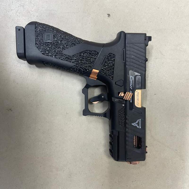 Picture of Taran Tactics GLOCK Blowback Pis-tol Toy Gun Shell Ejecting, Metal + Nylon  Shooting Pis-tol - Black