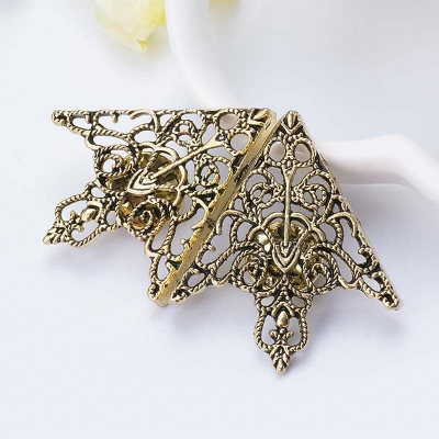 Picture of 1Pair Brooch Retro Hollow Pattern Shirt Triangle Metal Collar Pins Clothes Accessory (Bronze)