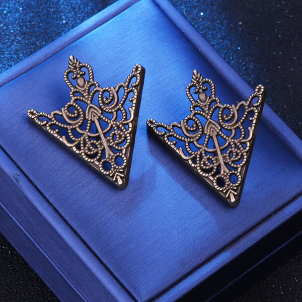 Picture of 1Pair Brooch Retro Hollow Pattern Shirt Triangle Metal Collar Pins Clothes Accessory (Ochre Brown)