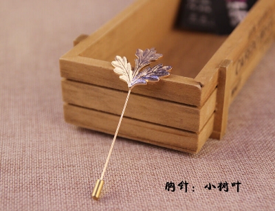 Picture of Maple Metal Leaf Lapel Pin Brooch For Men & Women Fashion Accessories (Golen)