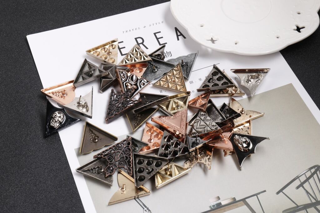 Picture of Punk Retro Style Collar Clipper Collar Pin Pair Jet Shirt Decoration Product (Rivet Gold)