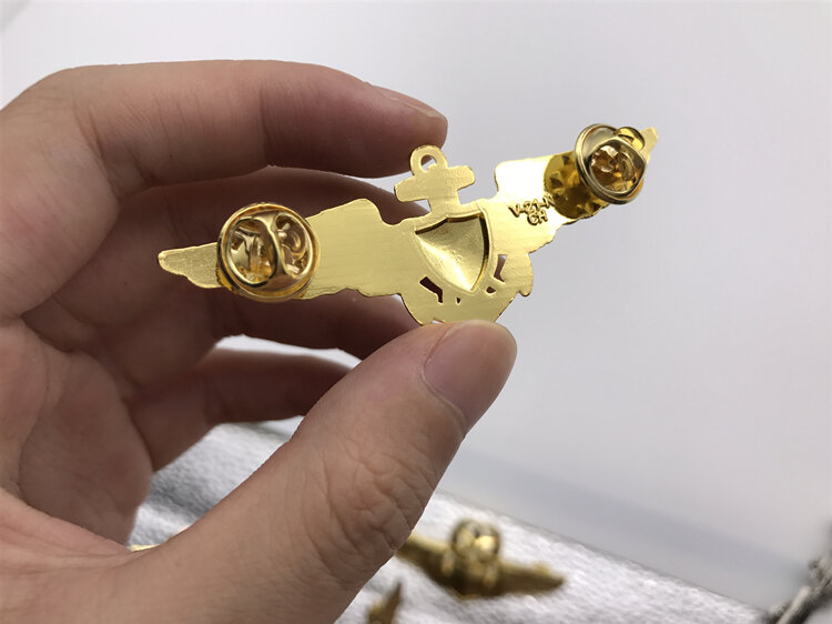 Picture of Wings Anchor Metal Badge Brooch For Men Fashion Accessories (Gold)