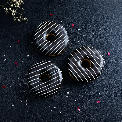 Picture of Donut Black Chocolate& White zig
