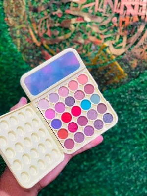 Picture of 30 Color Eyeshadow Palette 