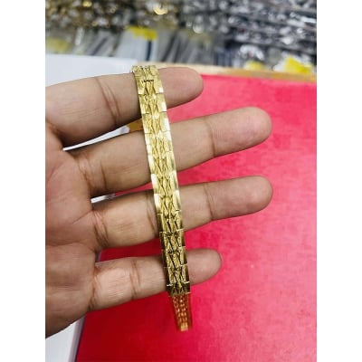 Picture of পুরুষদের জন্য গোল্ড _ স্টাইলিশ ডিজাইনের স্টেইনলেস স্টিলের ব্রেসলেট 