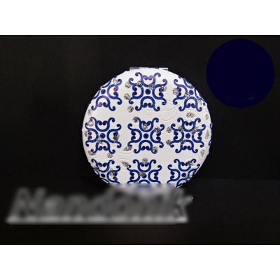 Picture of Duel Side Regular And Magnifying Both In One Folding Compact Pocket Makeup Mirror 