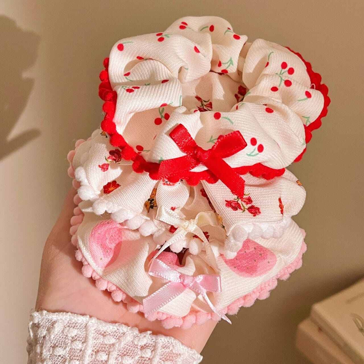 Picture of 4Pcs Sweet Cute Hair Scrunchies Fashion Simple Basic Elastic Hair Bands Ponytail Holder Elegance Scrunchie Hair Tie For Girl Women - Multicolor