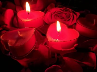 Picture of 50Pcs Heart Shaped Unscented Tealight Candles, Long Lasting, Smokeless & Dripless for Mood, Romantic Decor, Pool, Dinners - Red