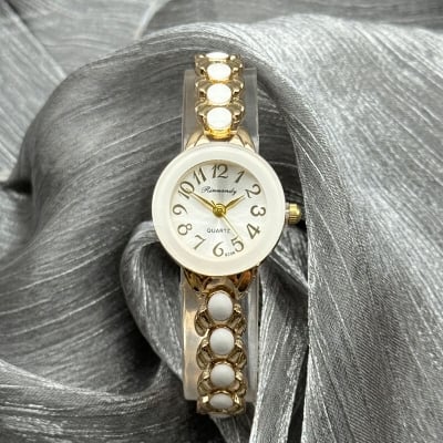 Picture of Experience premium style at an unbeatable price Women's Watch - Gold