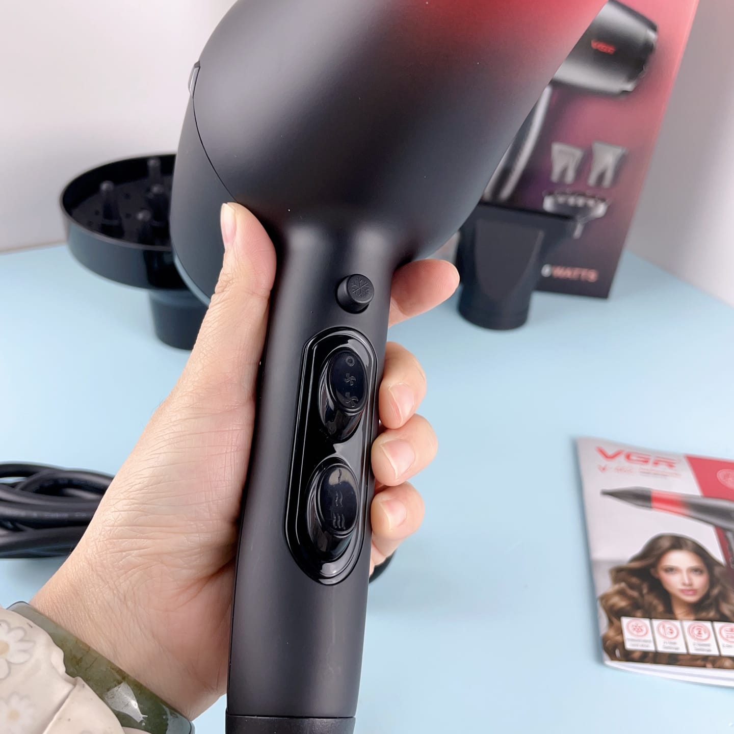 Picture of VGR V-462 Professional Hair Dryer | 2600W AC Motor - Black