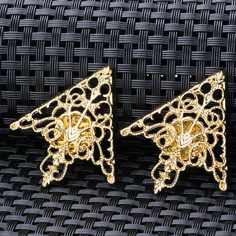 Picture of 1Pair Brooch Retro Hollow Pattern Shirt Triangle Metal Collar Pins Clothes Accessory (Gold)
