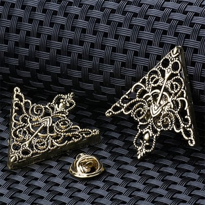 Picture of 1Pair Brooch Retro Hollow Pattern Shirt Triangle Metal Collar Pins Clothes Accessory (Bronze)