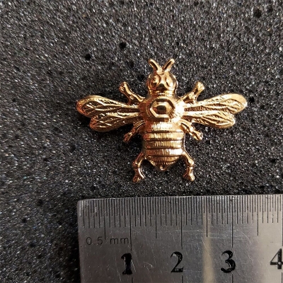 Picture of Golden bee brooch pin buckle for men women outfit fashion accessories (Gold)