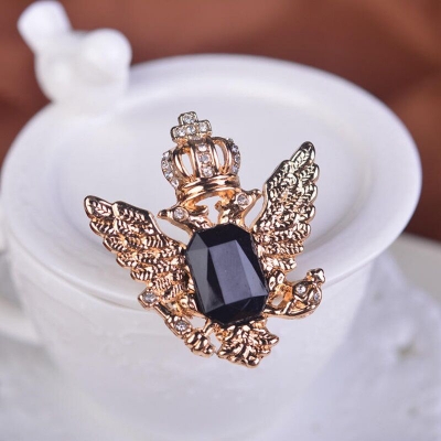 Picture of Suit Coat Rhinestone Brooch Jewelry Luxury Metal Pins And Brooches For Women (Gold)