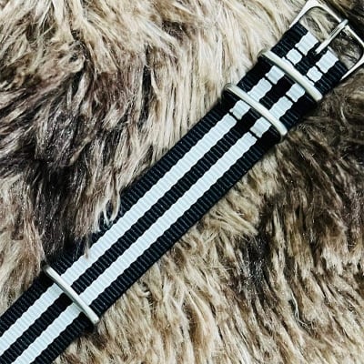 Picture of Fashionable Nylon Metal Watch Strap for man - 22mm (1Ps) (Black & Cream)
