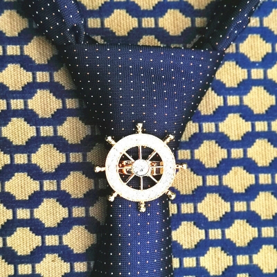 Picture of Tie Knot Buckle Brooch For Men Tie Fashion Accessories (Rudder Wheel Golden)