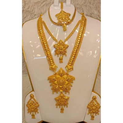 Picture of Exclusive Necklace Set for Women – Avant-Garde Design, Easy-Care-Golden