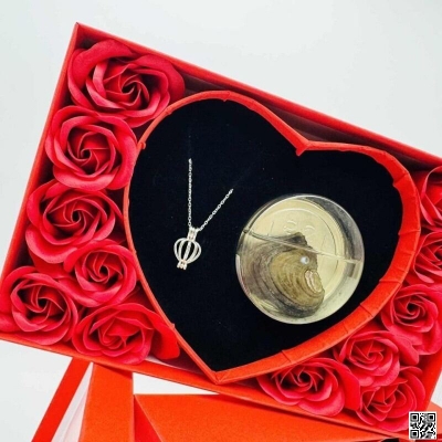 Picture of Love Pearl Box Red